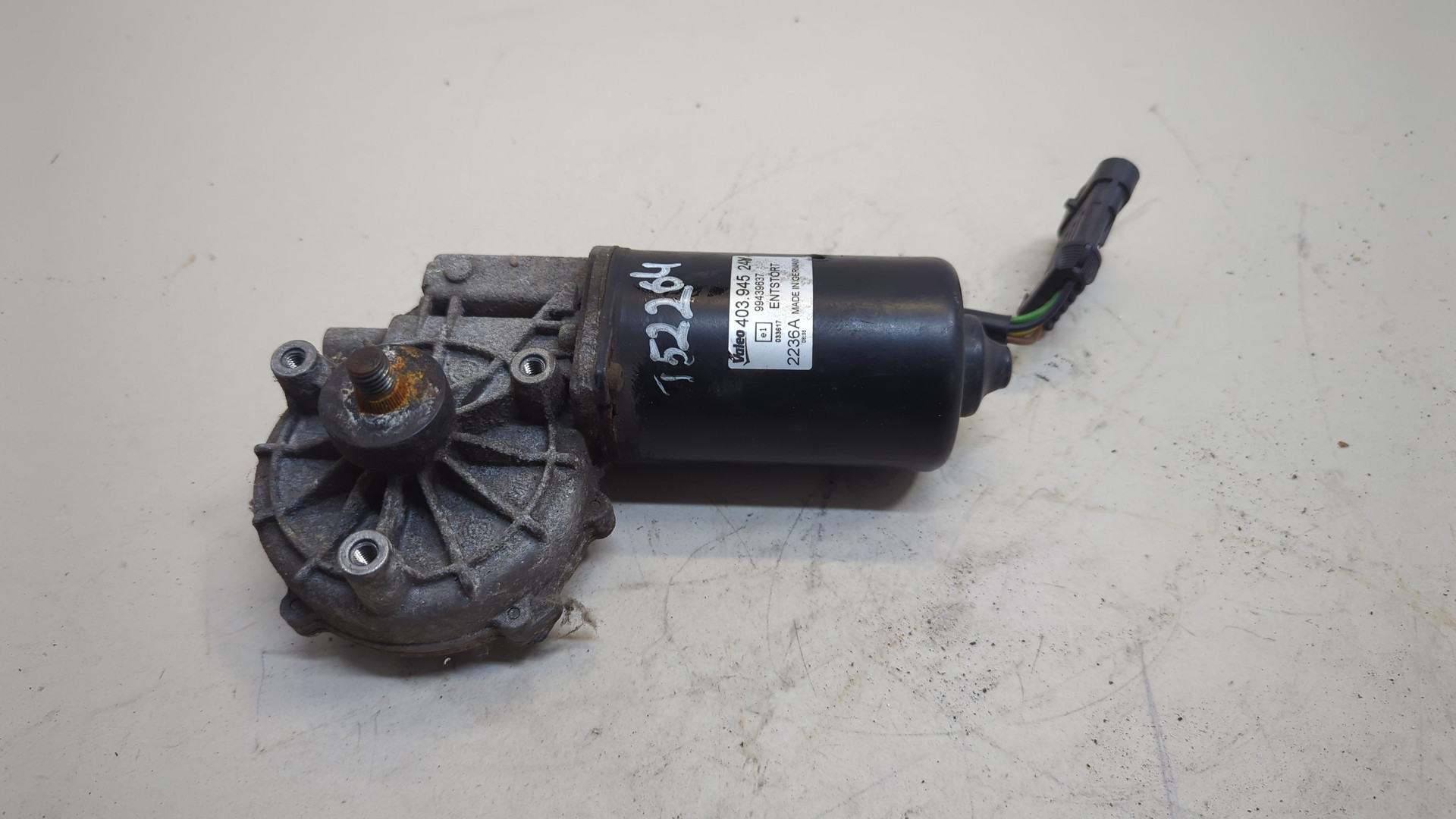 Моторчик стеклоочистителя передний