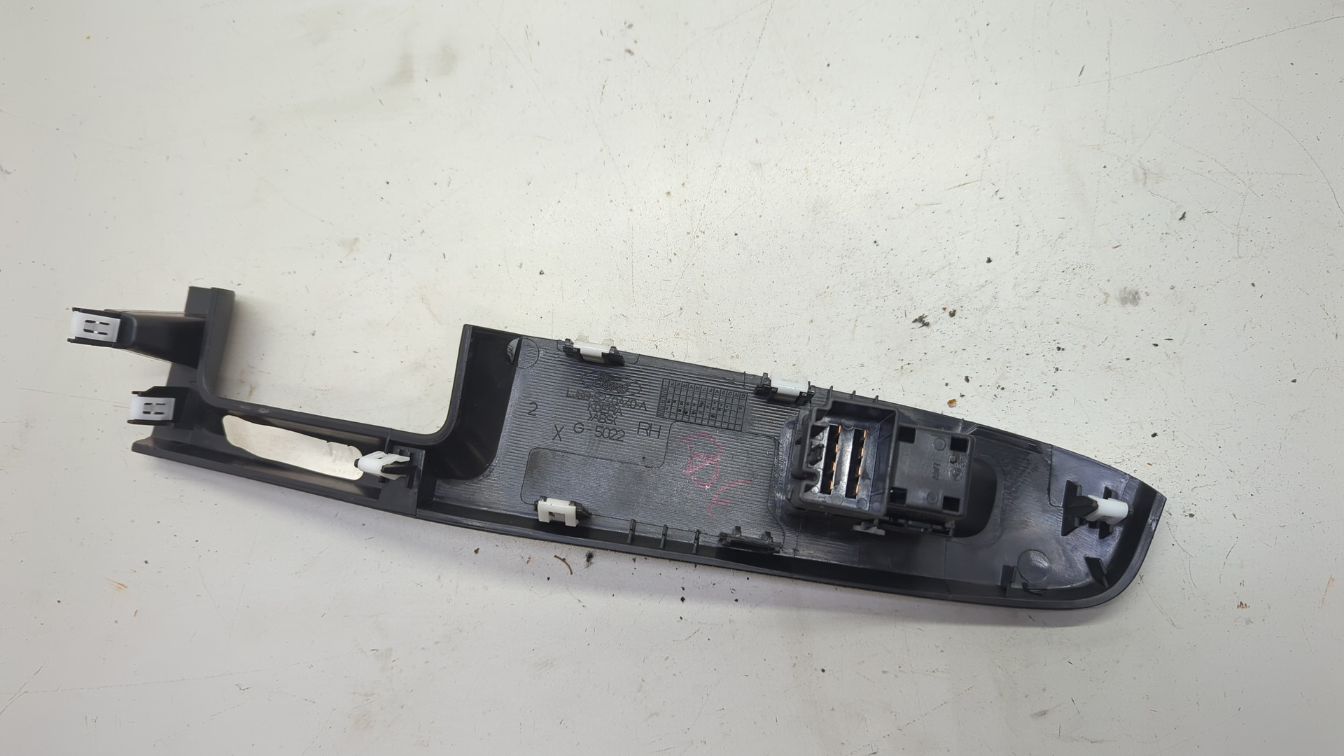 Кнопка стеклоподъемника