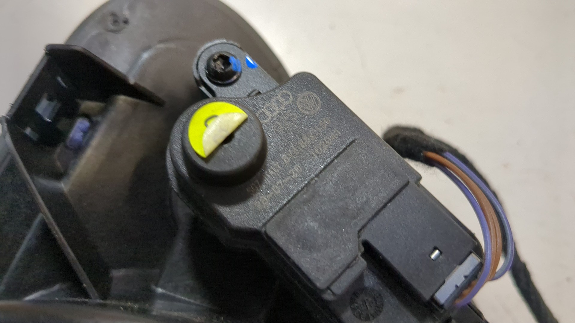 Лючок бензобака