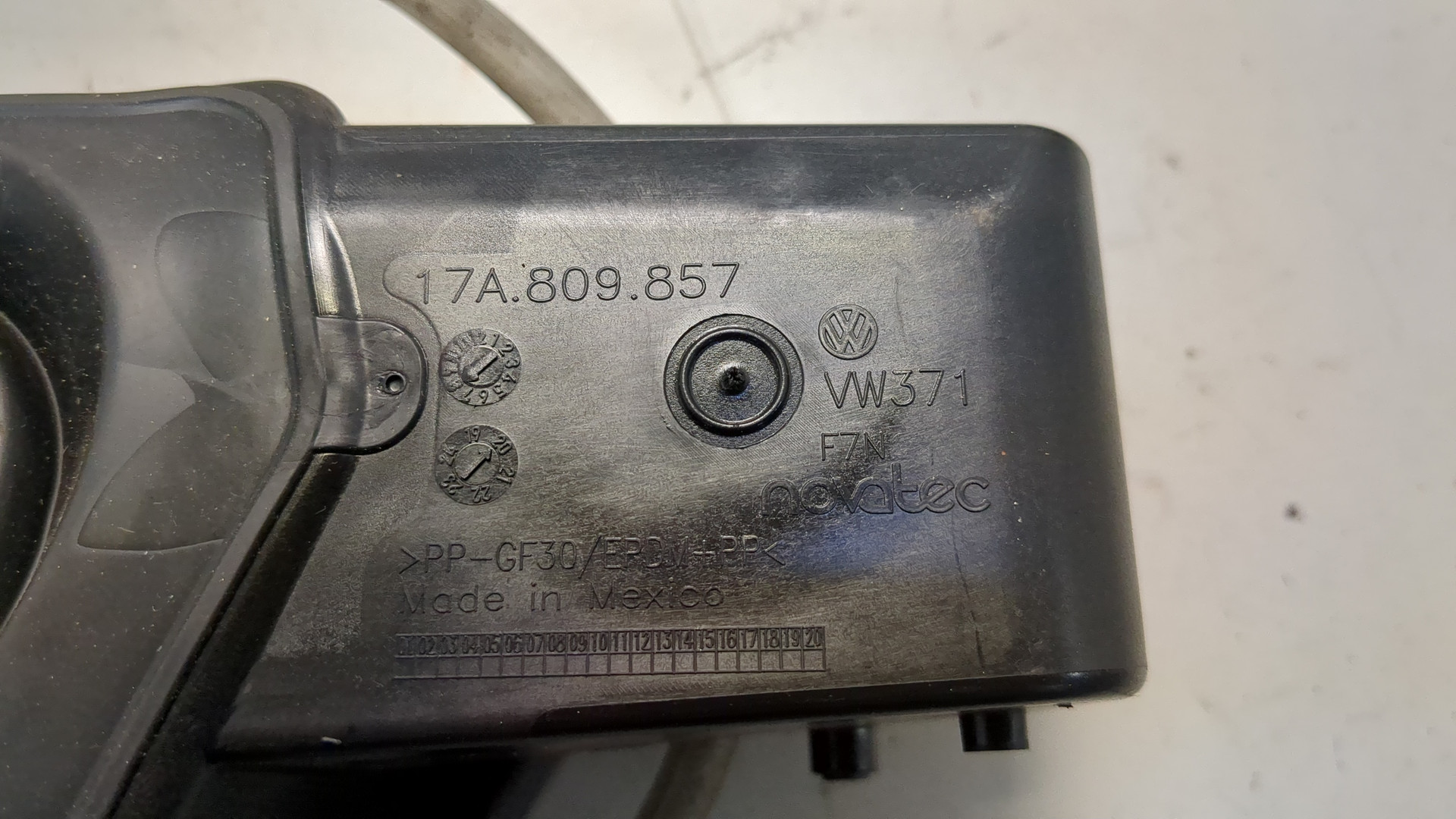 Лючок бензобака