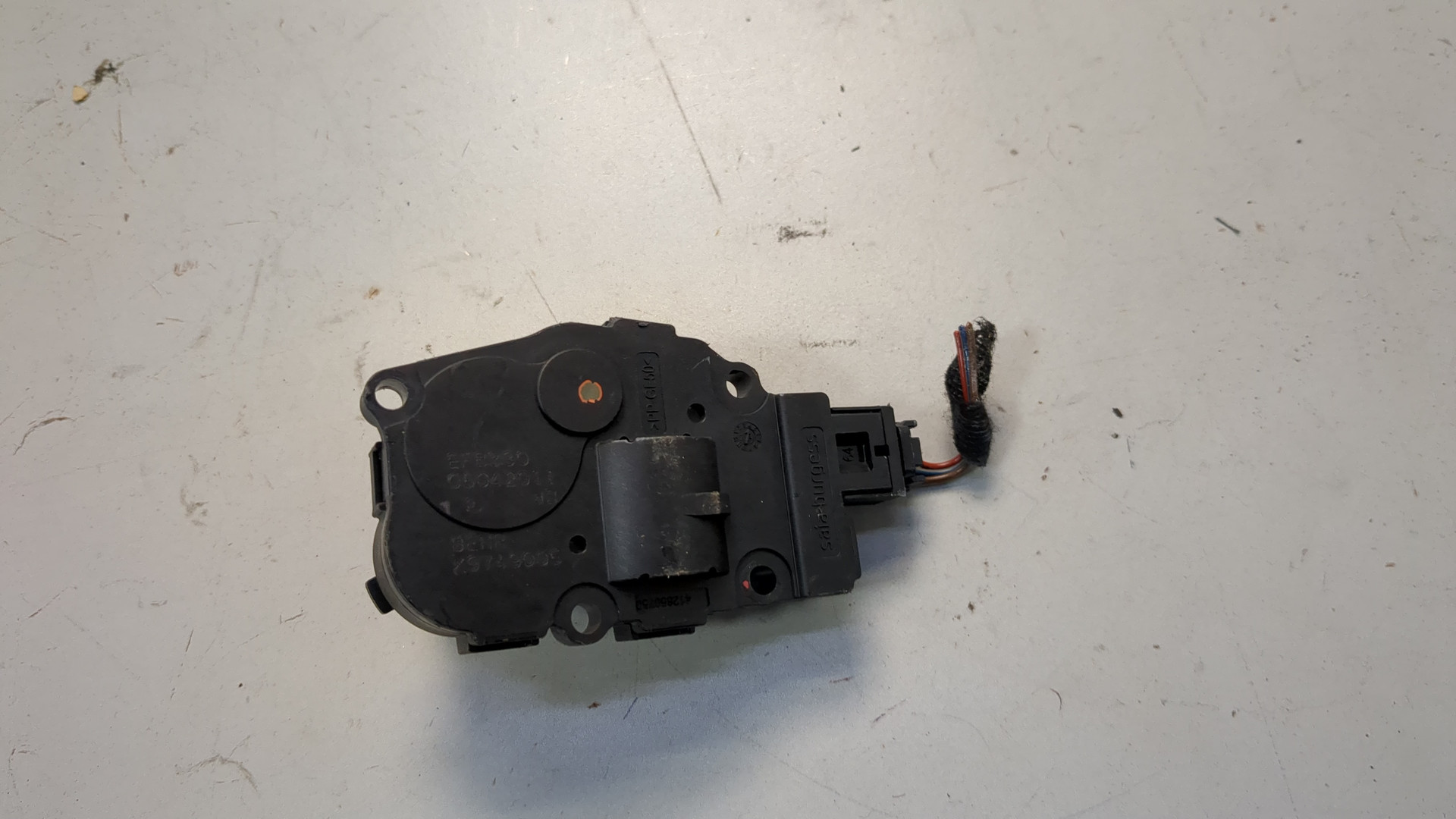 Моторчик заслонки печки