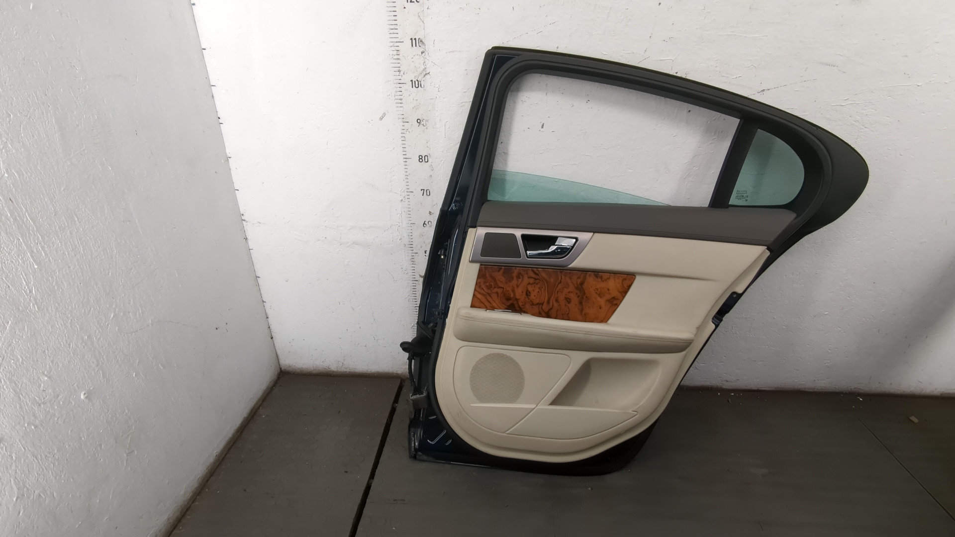 Дверь задняя правая