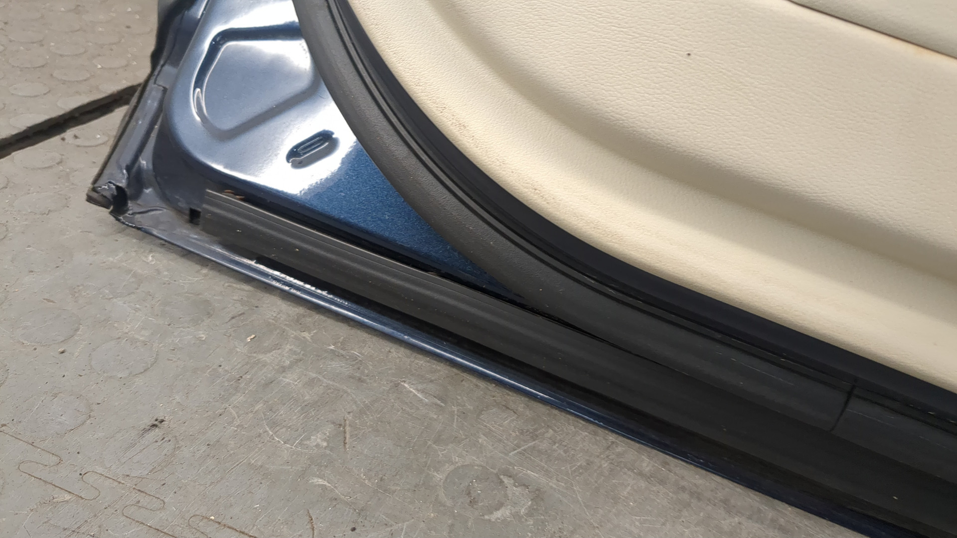 Дверь задняя правая