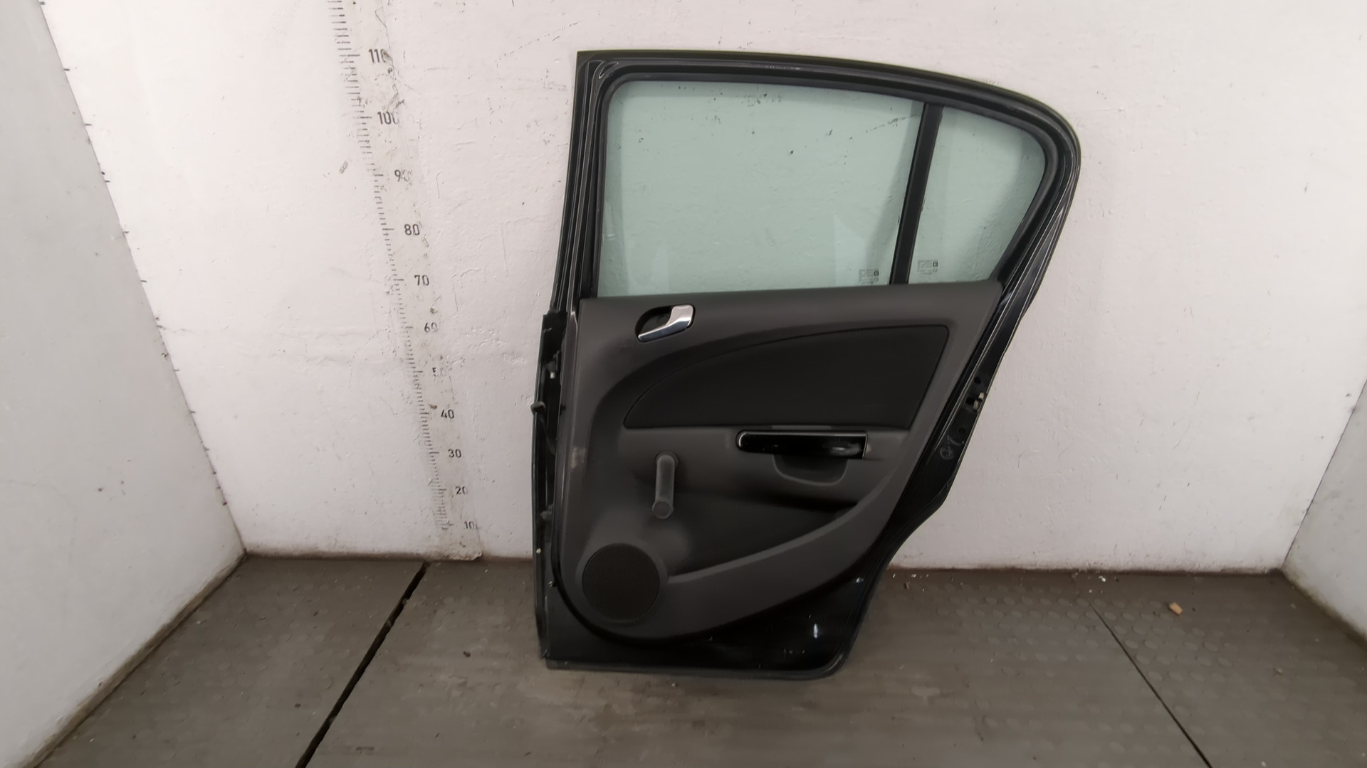 Дверь задняя правая