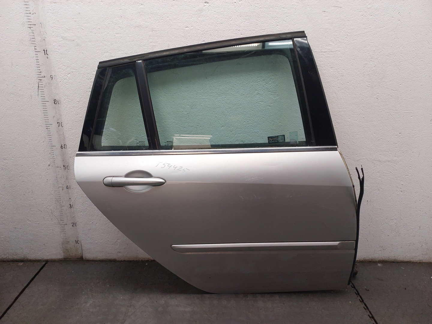 Дверь задняя правая