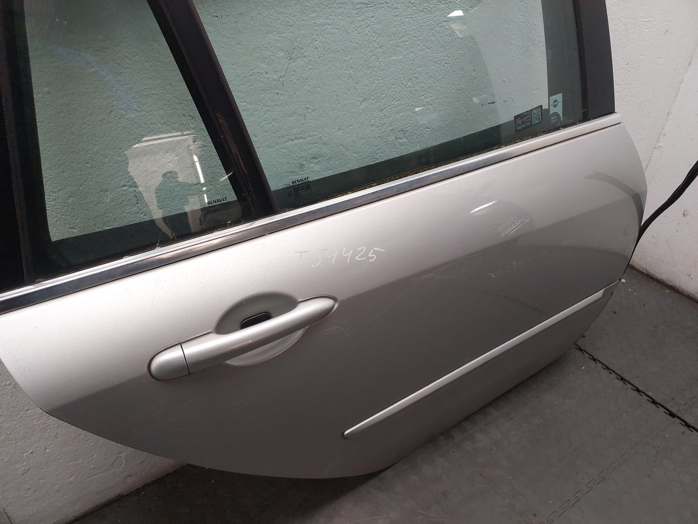 Дверь задняя правая