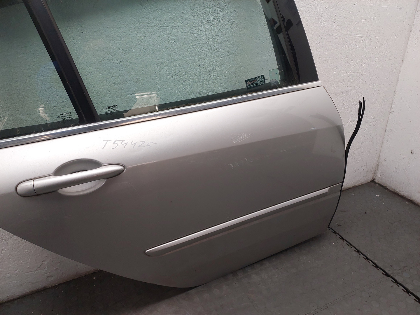 Дверь задняя правая