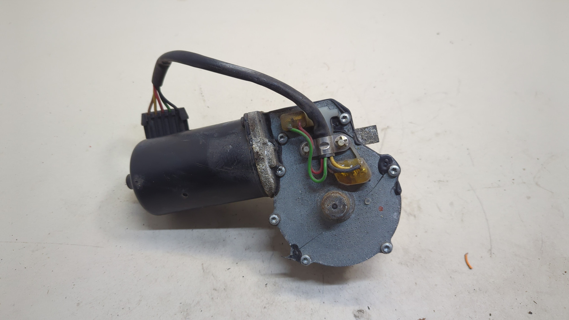 Моторчик стеклоочистителя передний