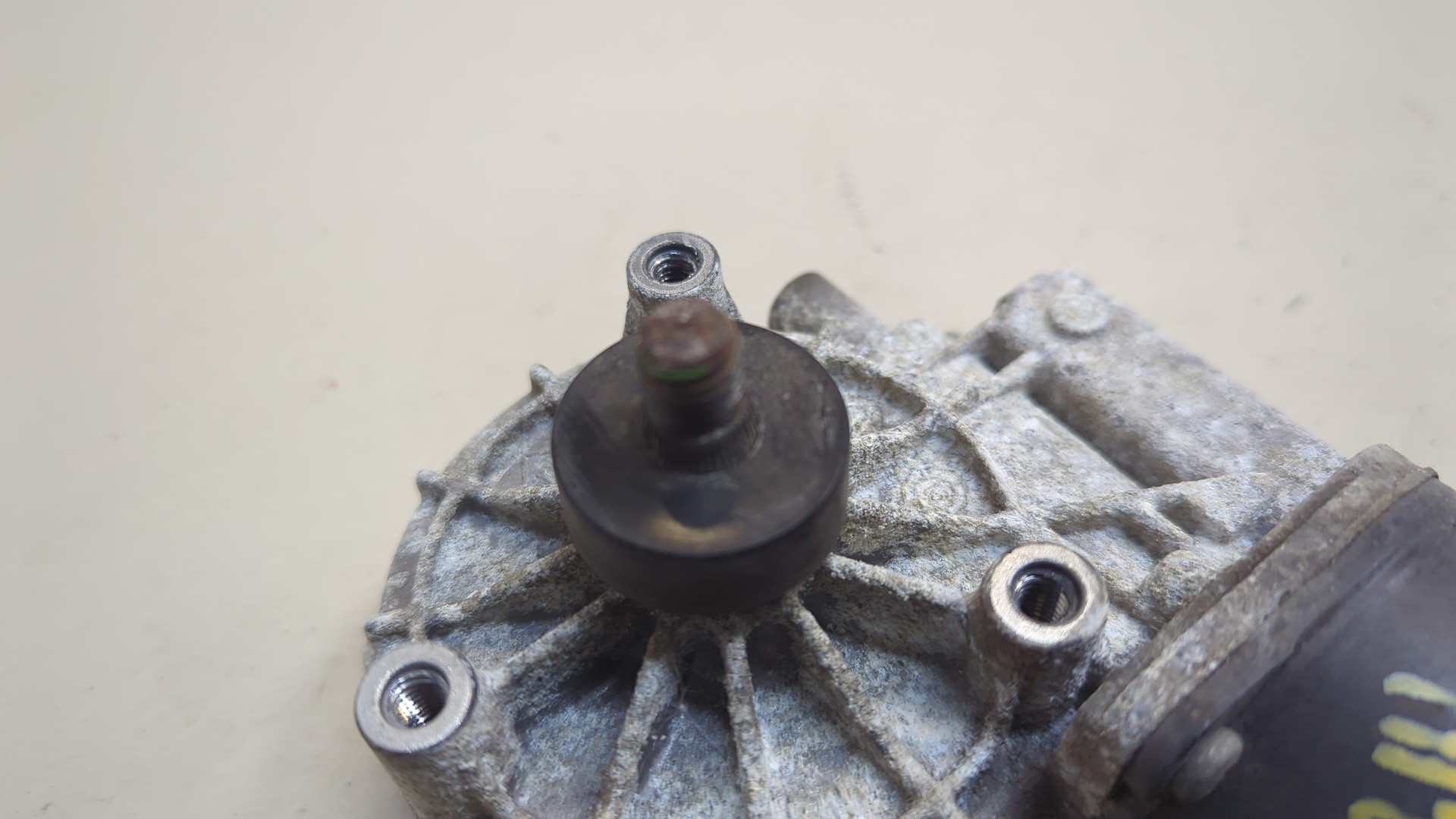 Моторчик стеклоочистителя передний