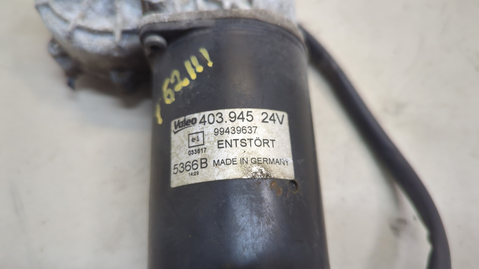 Моторчик стеклоочистителя передний