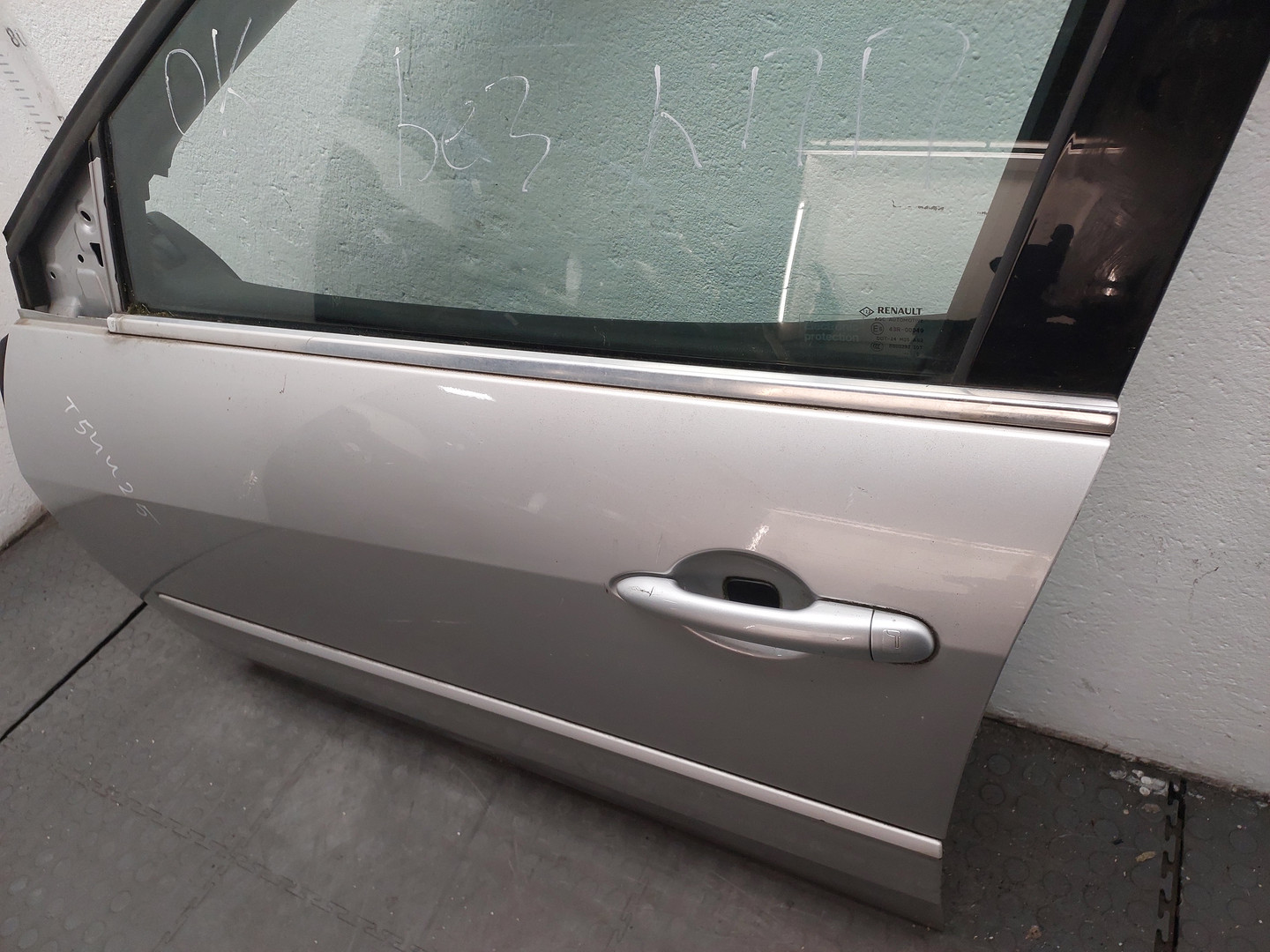 Дверь передняя левая