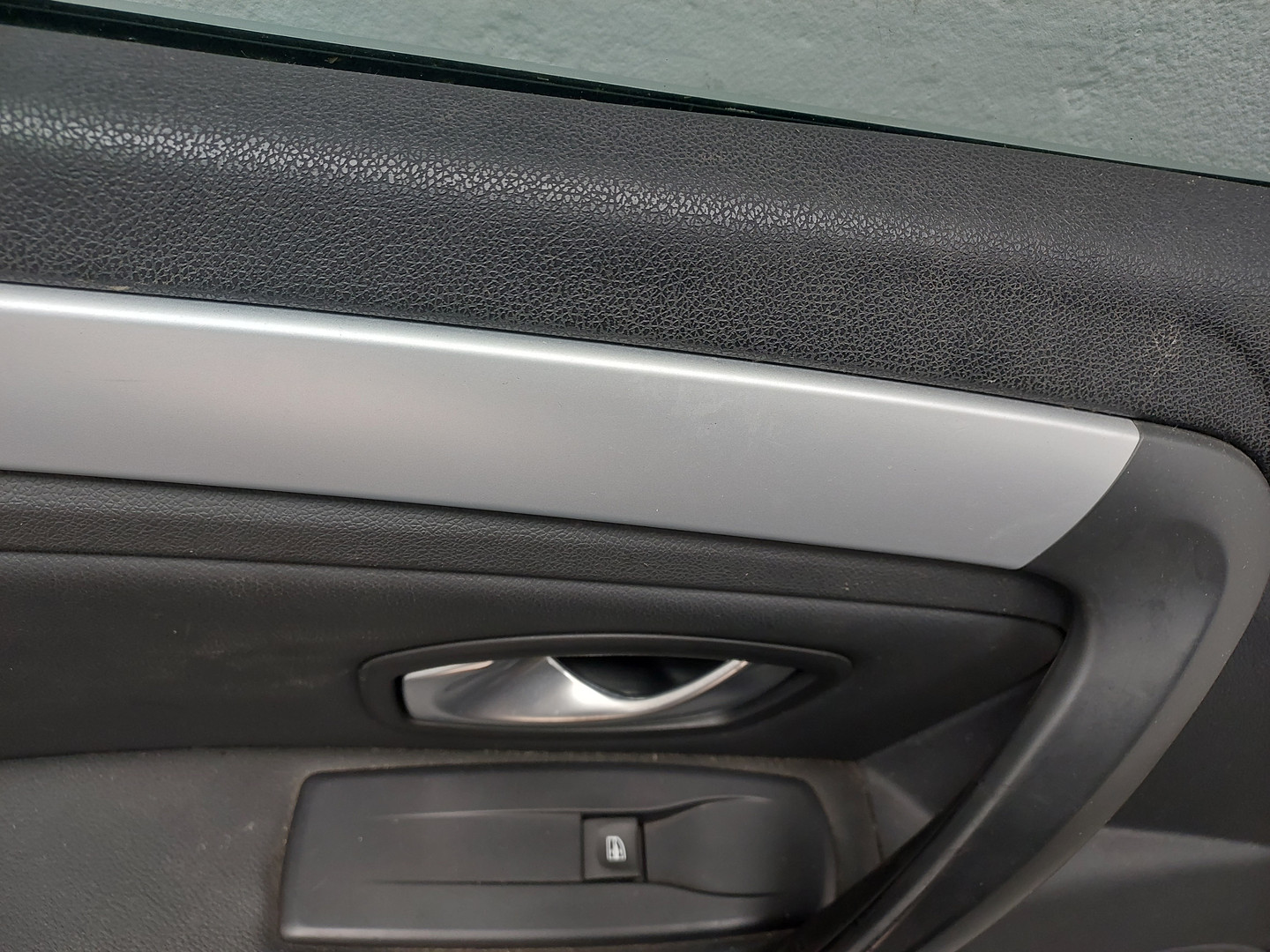 Дверь передняя левая