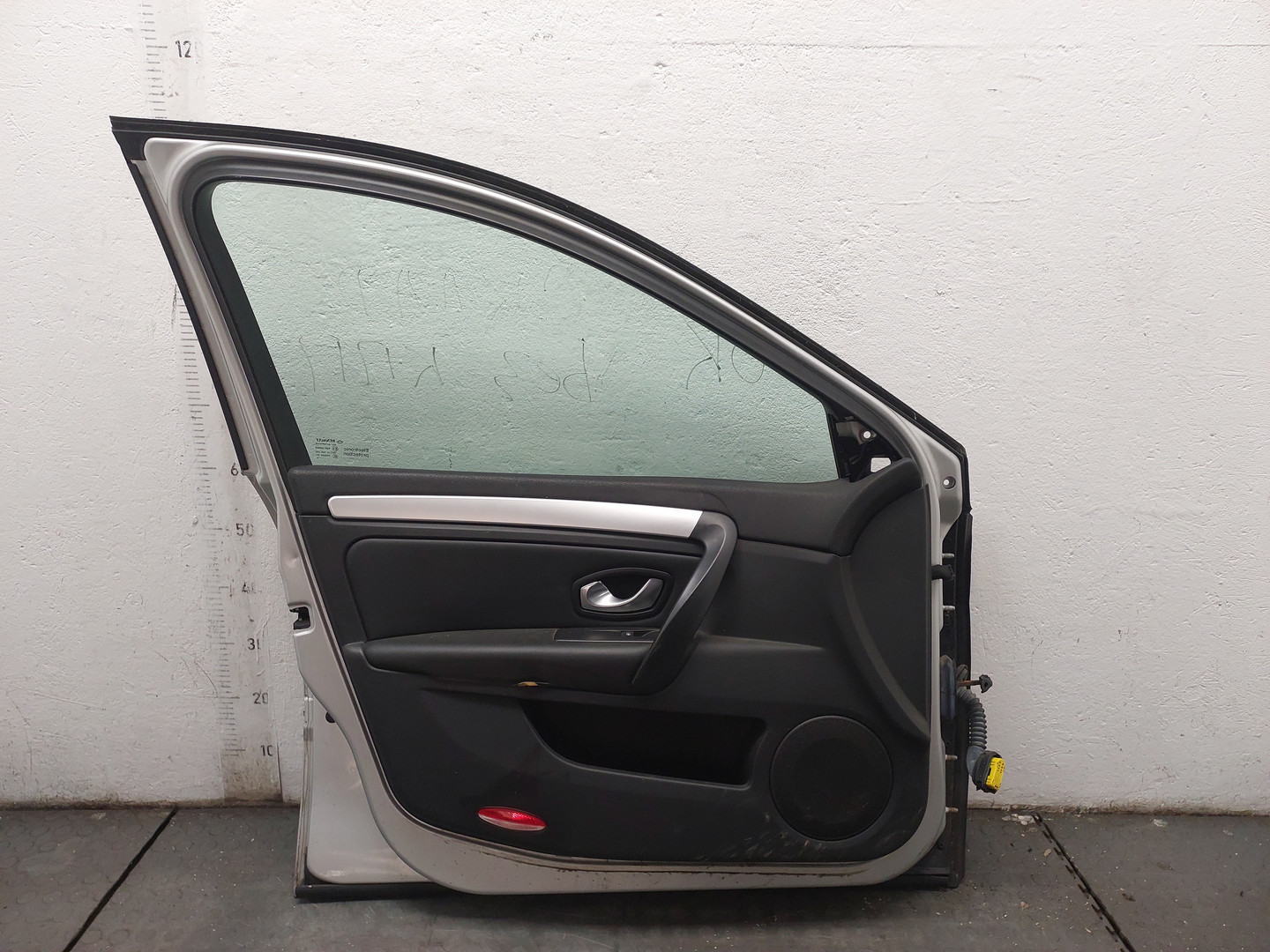 Дверь передняя левая