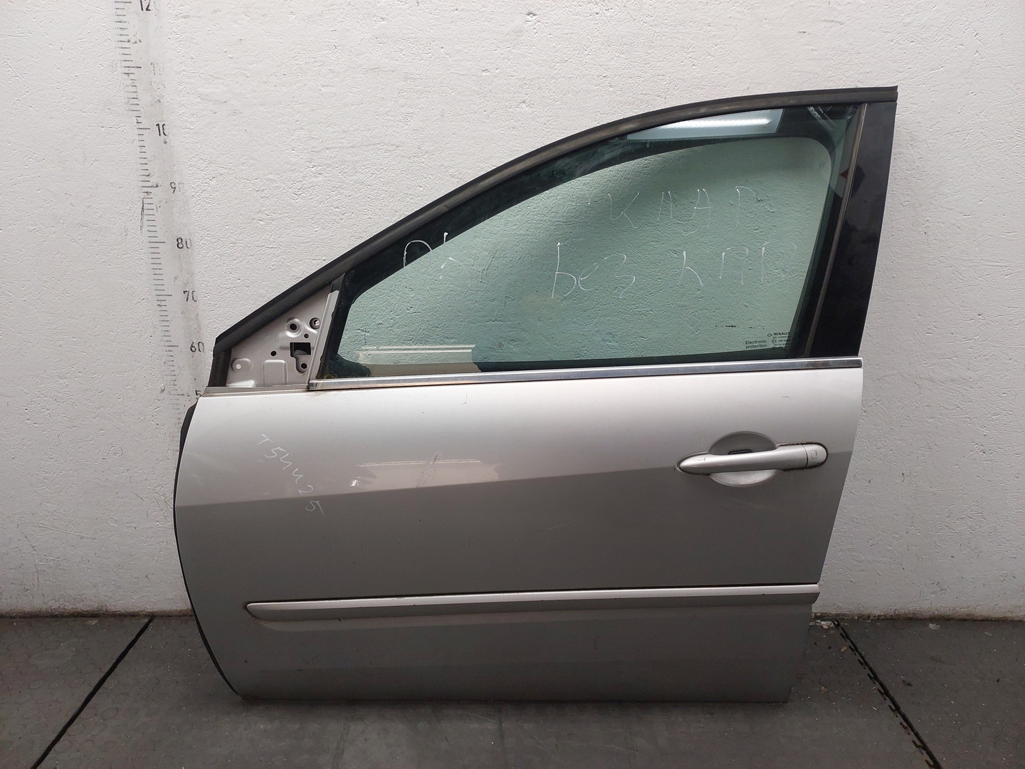 Дверь передняя левая