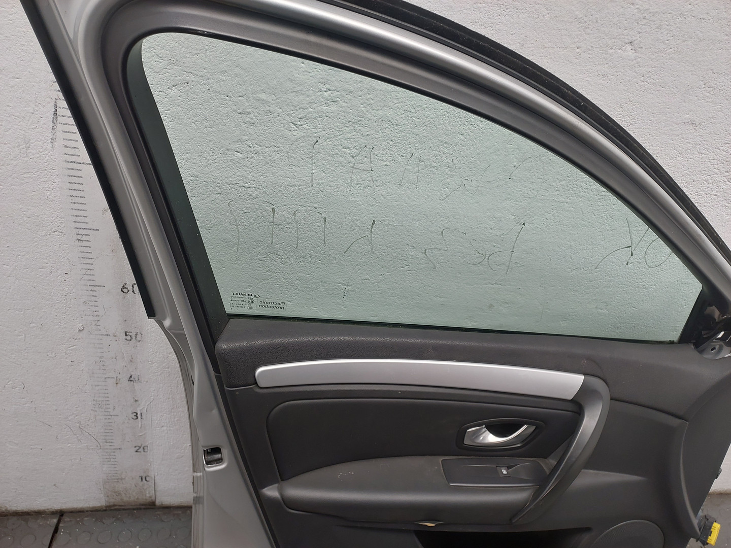 Дверь передняя левая