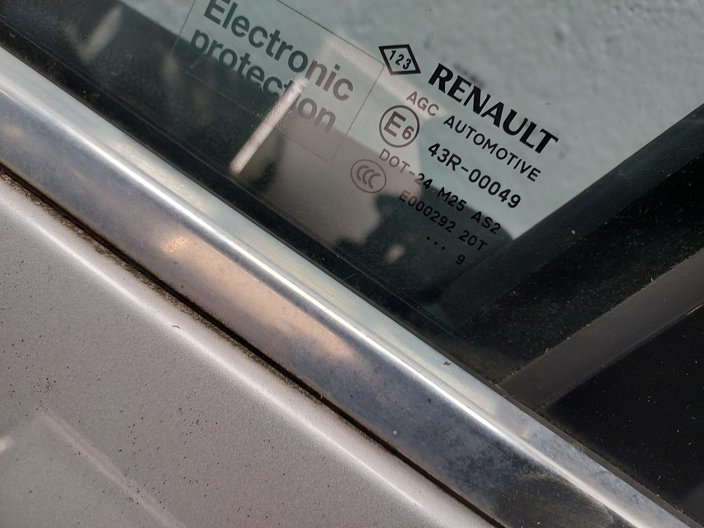 Дверь передняя левая