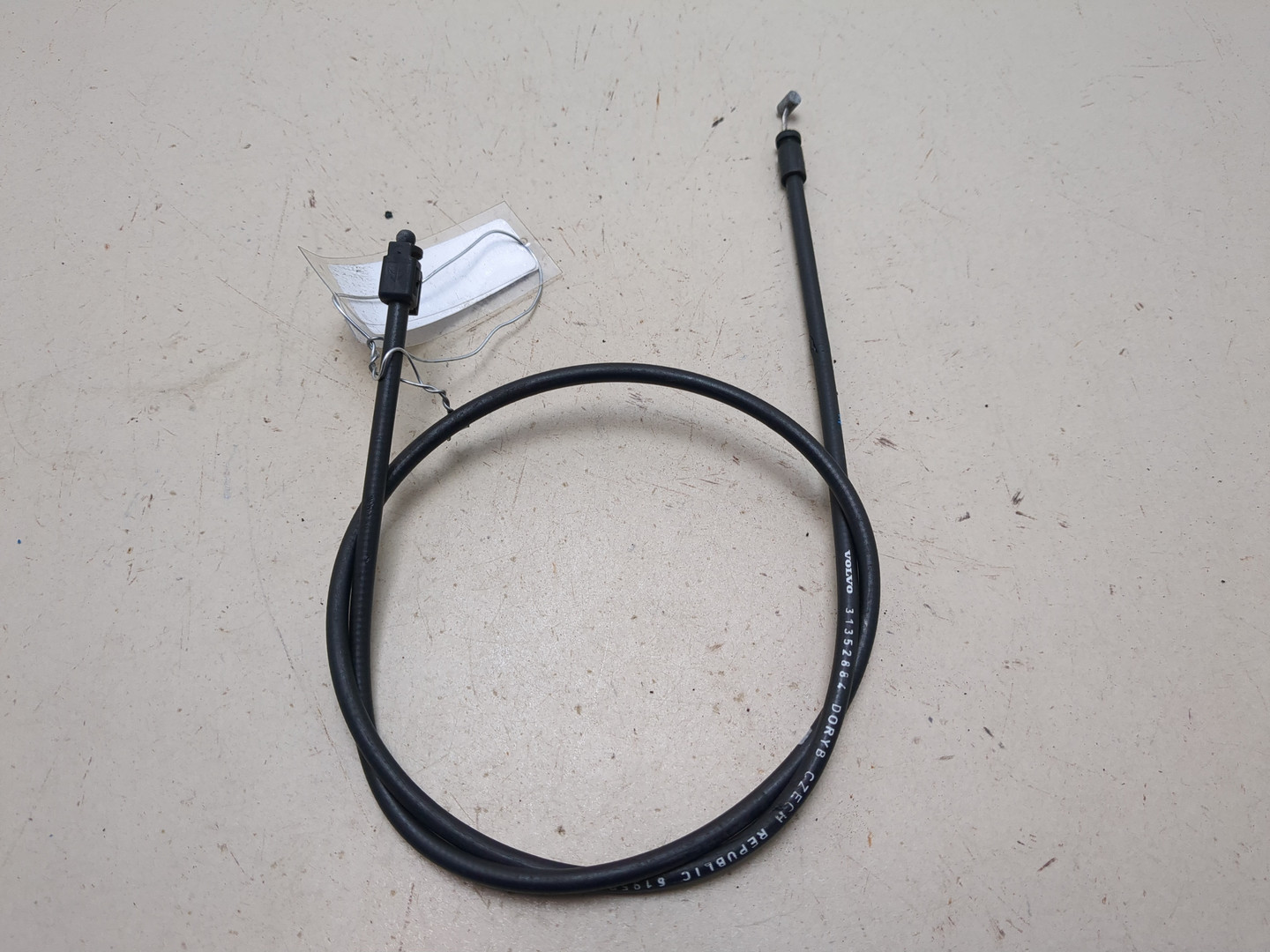 Трос открывания капота