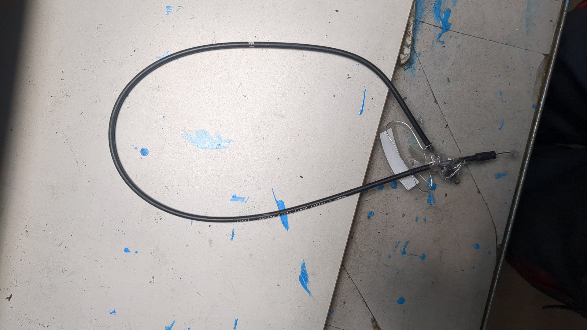 Трос открывания капота