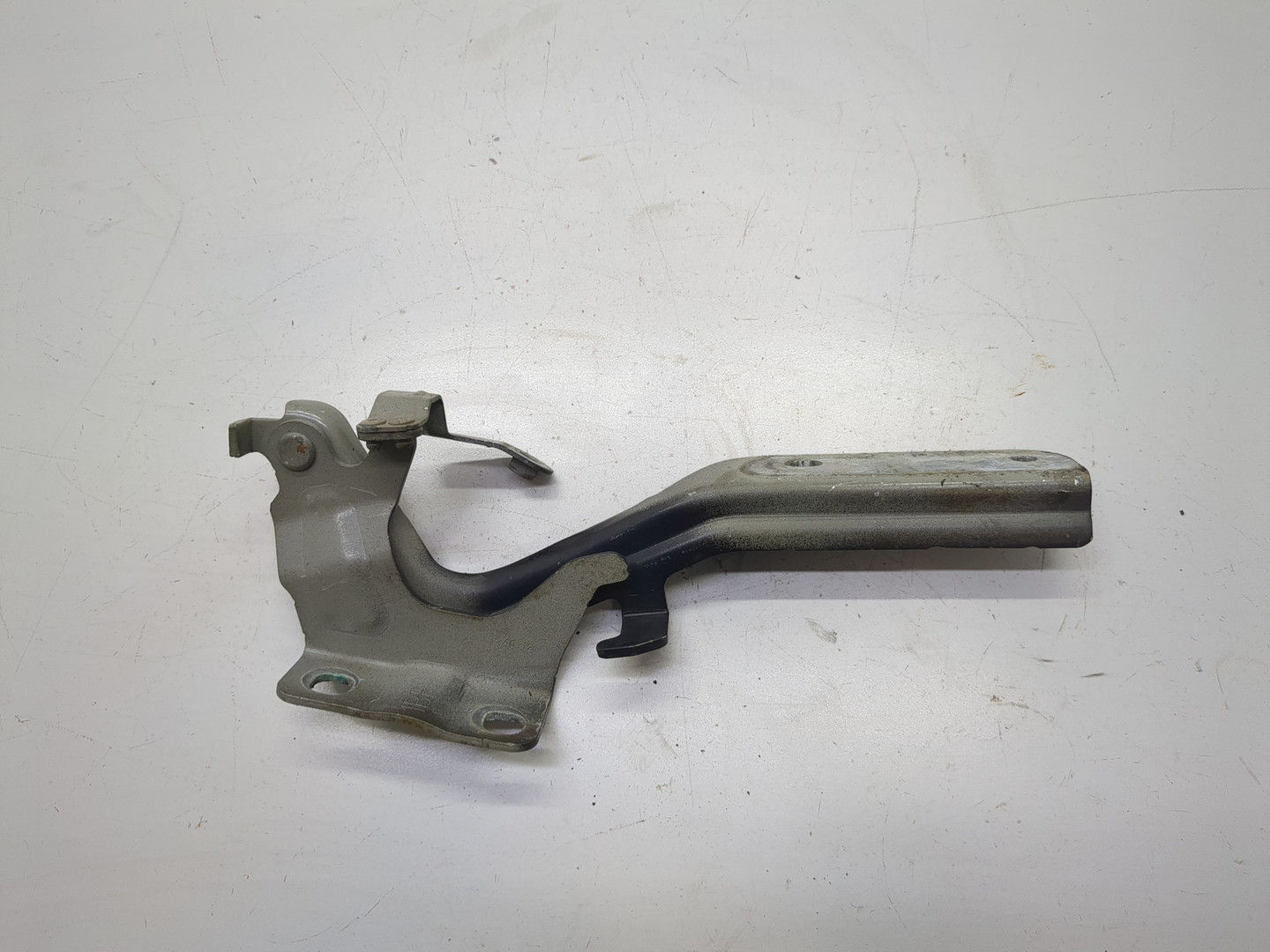 Петля капота правая