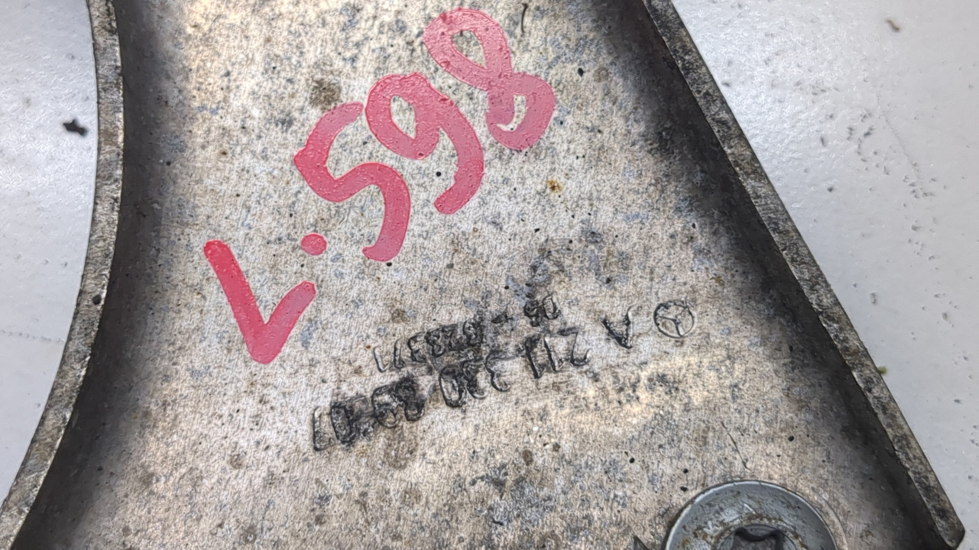 Рычаг передний левый