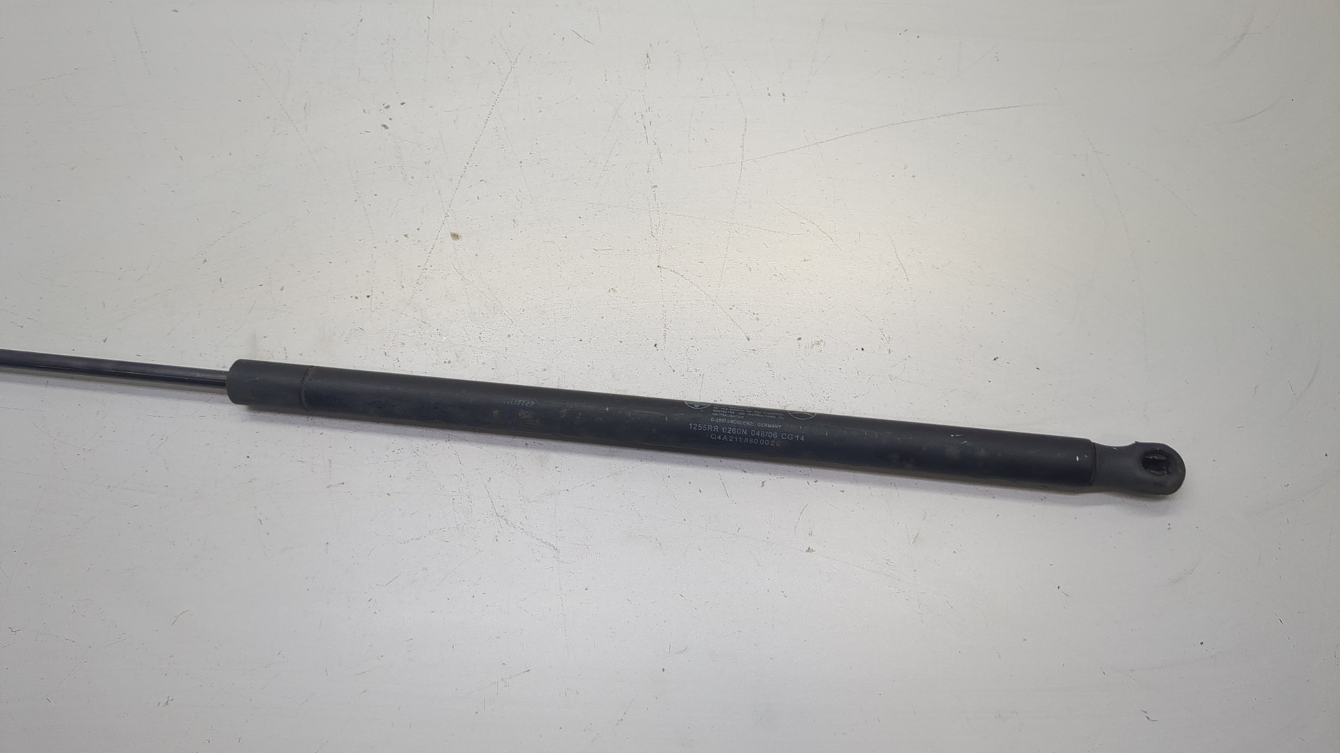 Амортизатор капота