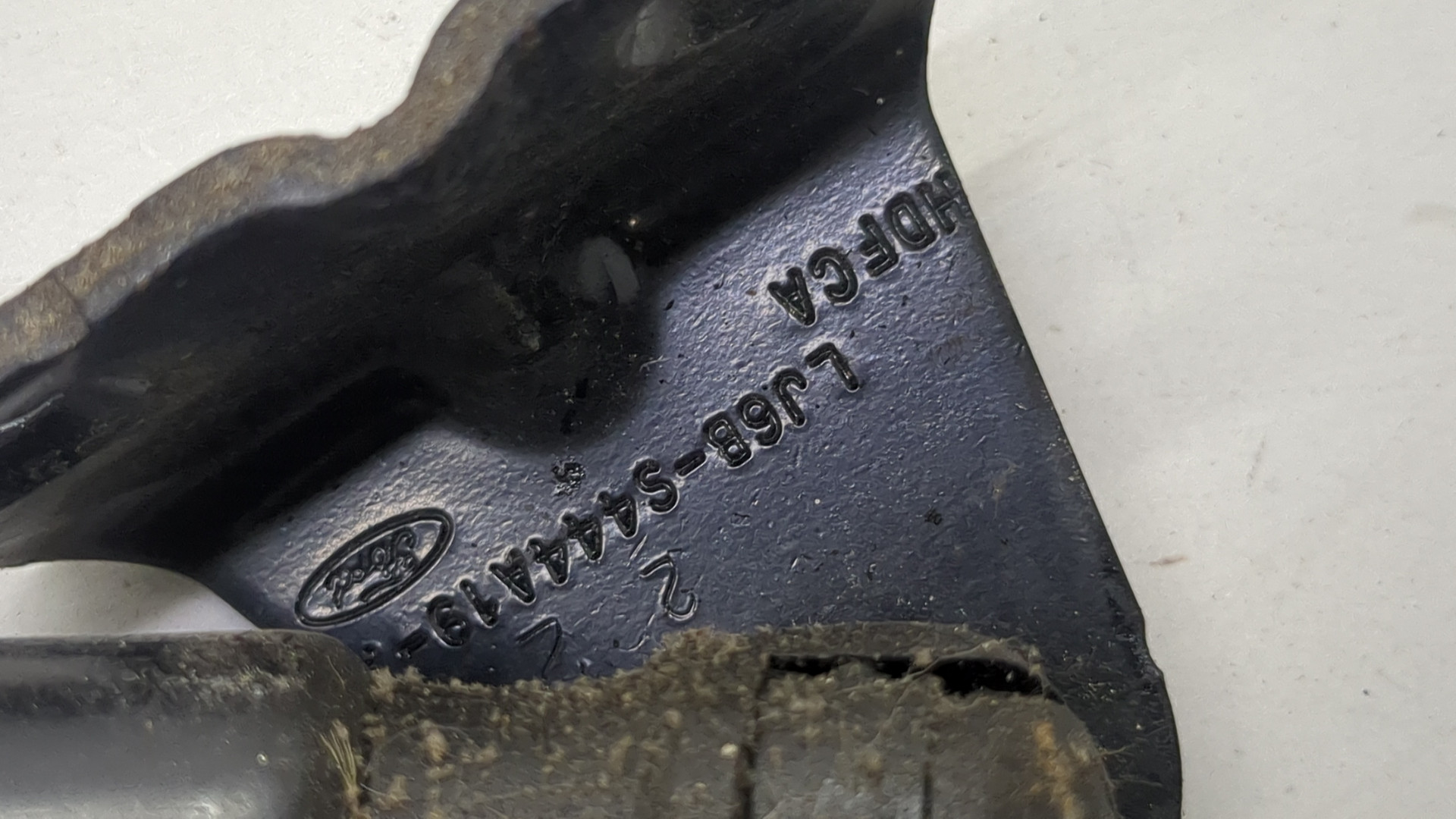 Амортизатор крышки багажника