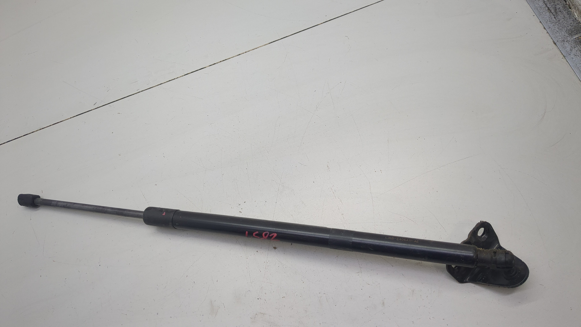 Амортизатор крышки багажника