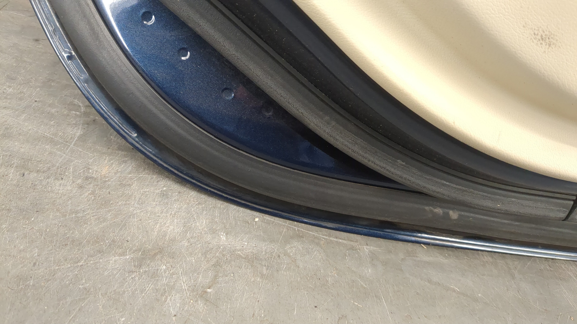 Дверь задняя левая