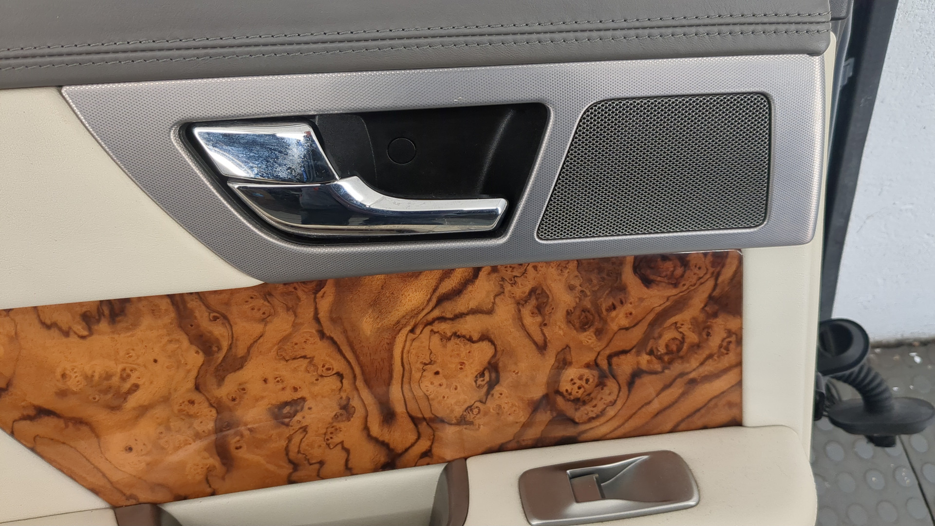 Дверь задняя левая