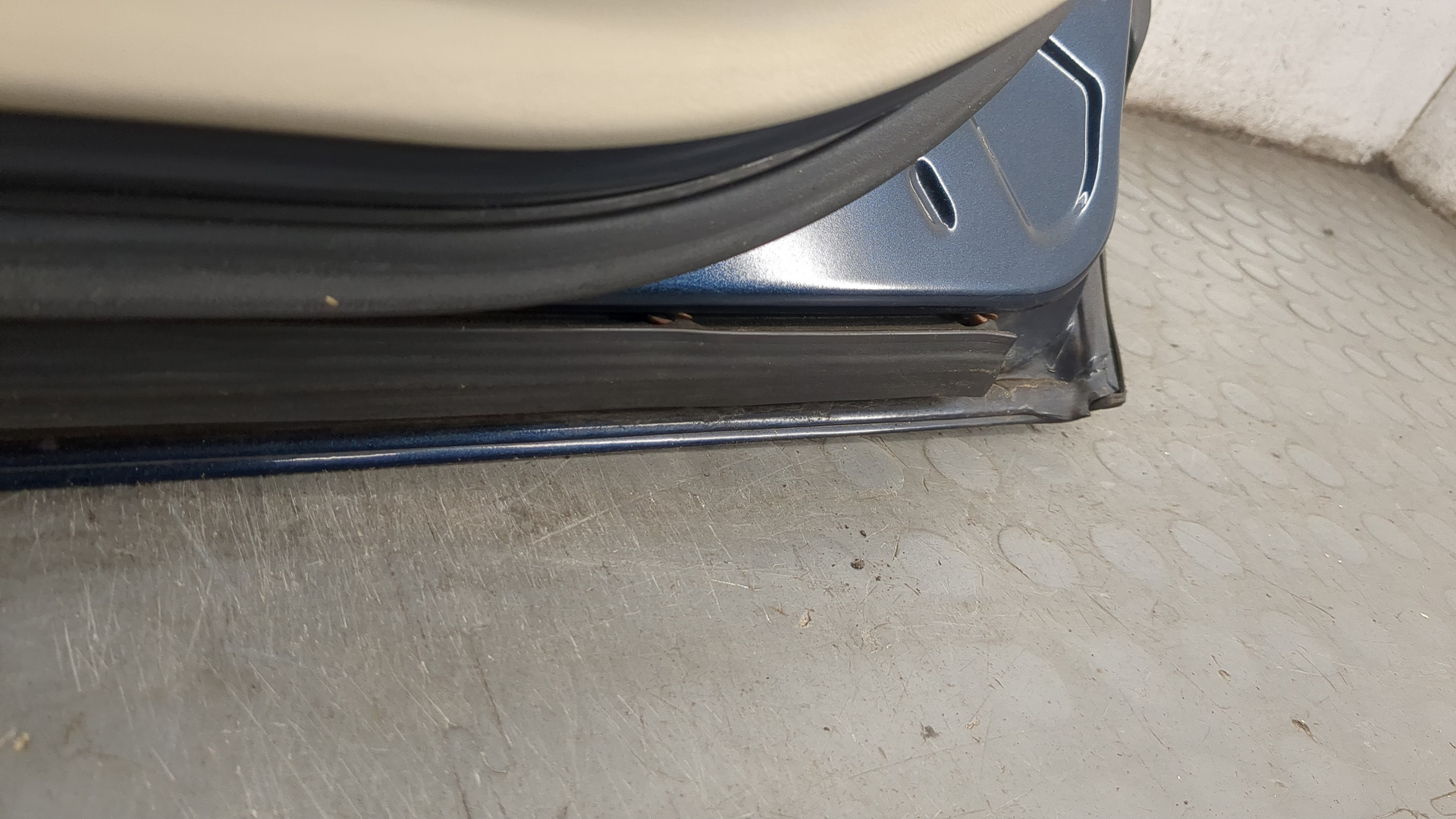 Дверь задняя левая