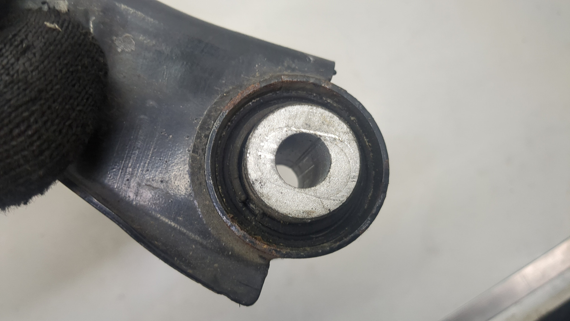 Рычаг задний правый