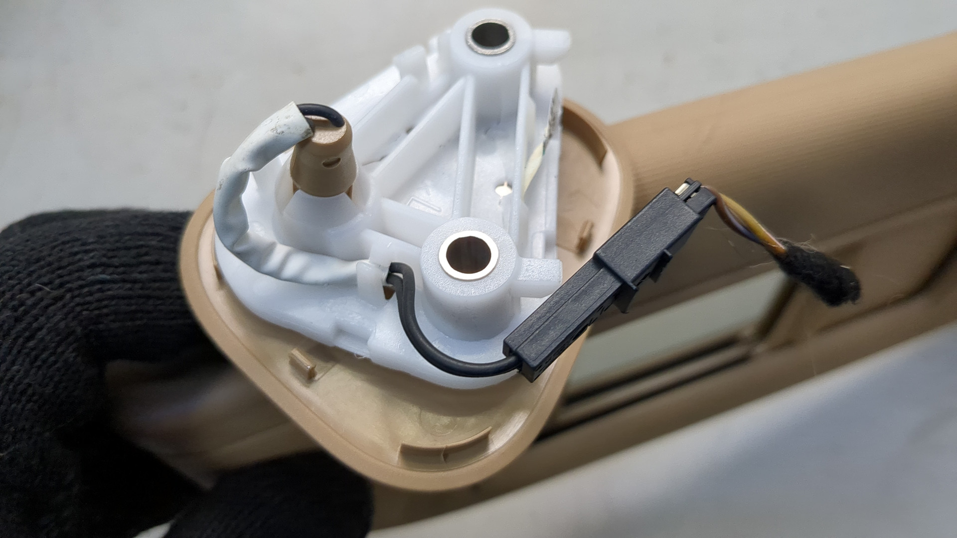 Козырек солнцезащитный