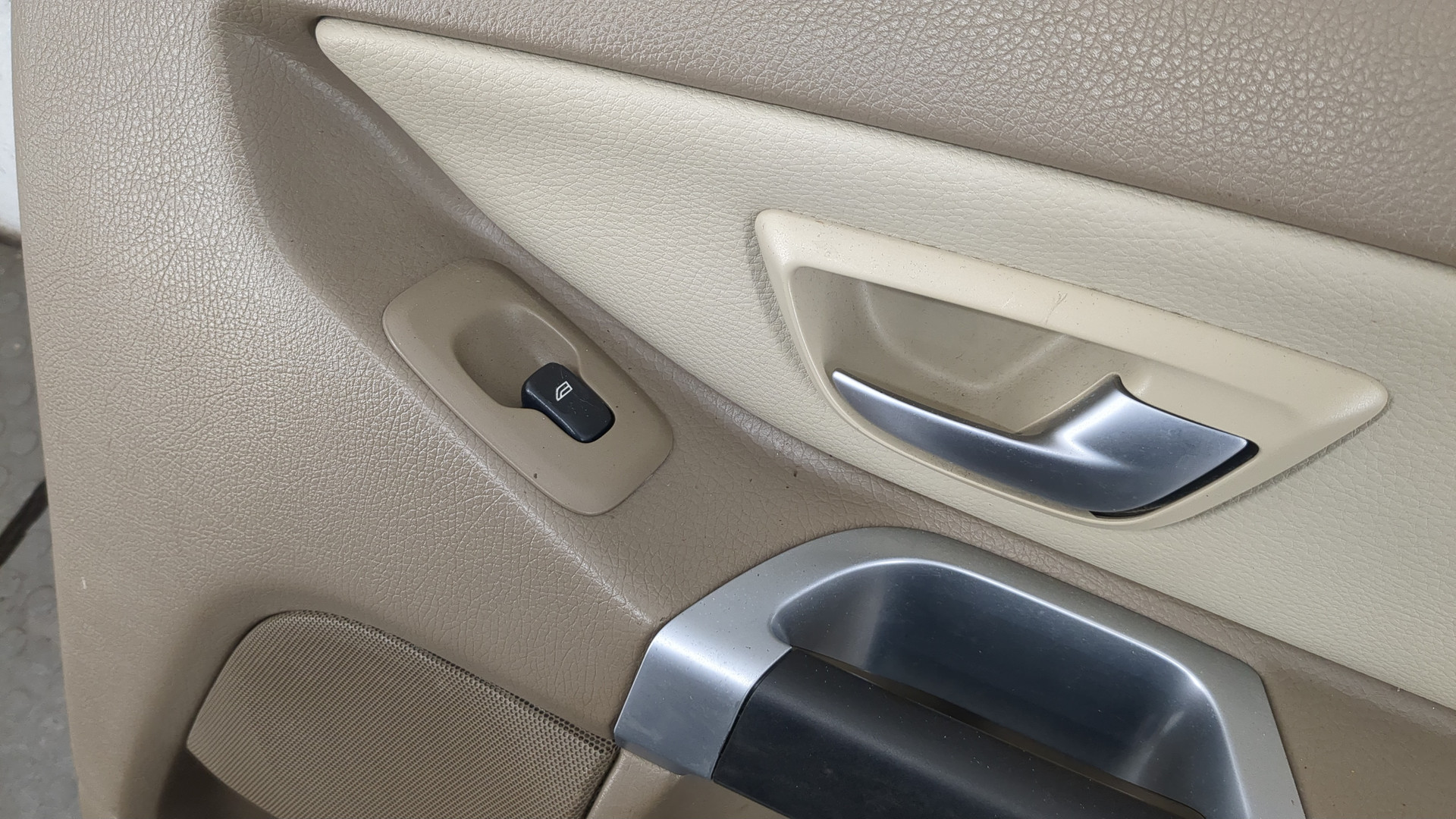 Дверь задняя правая