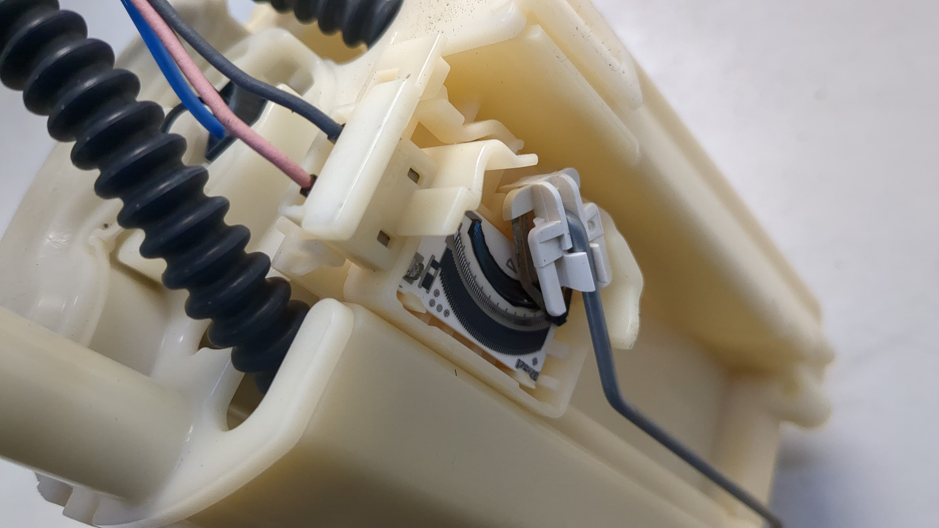 Насос топливный электрический