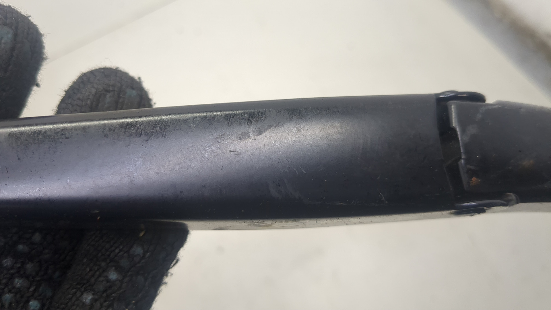 Поводок стеклоочистителя передний правый