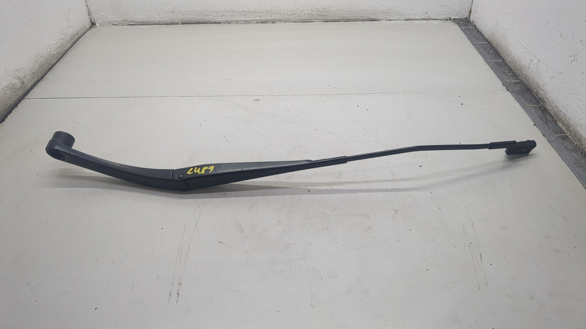 Поводок стеклоочистителя передний правый