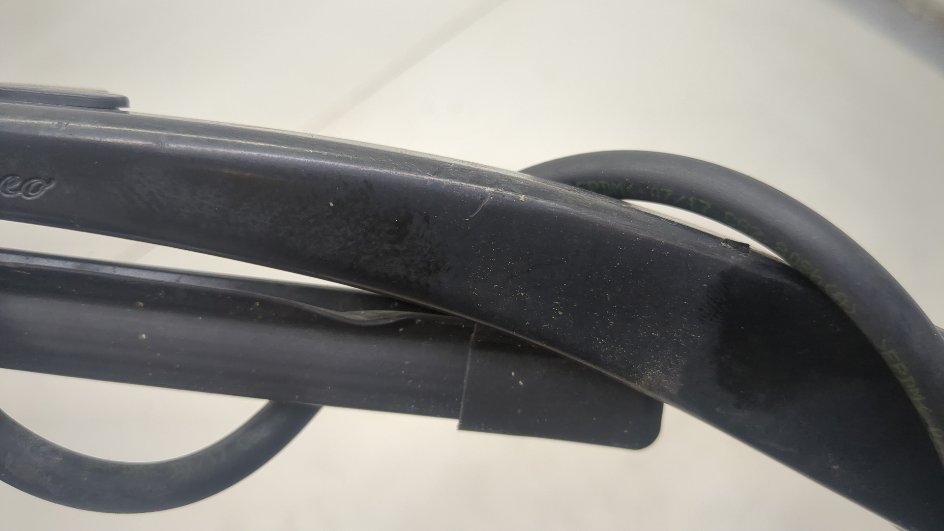 Поводок стеклоочистителя передний левый