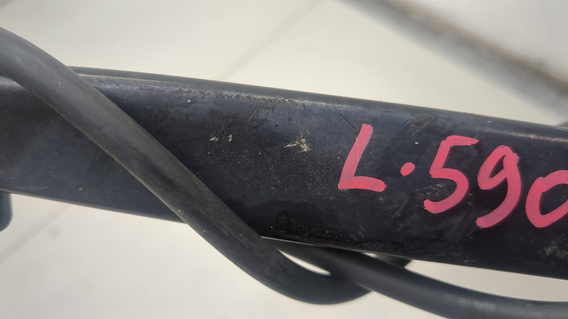 Поводок стеклоочистителя передний левый