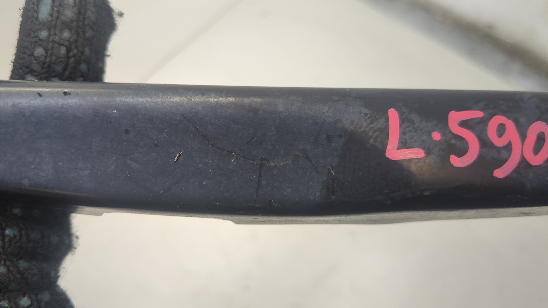 Поводок стеклоочистителя передний правый