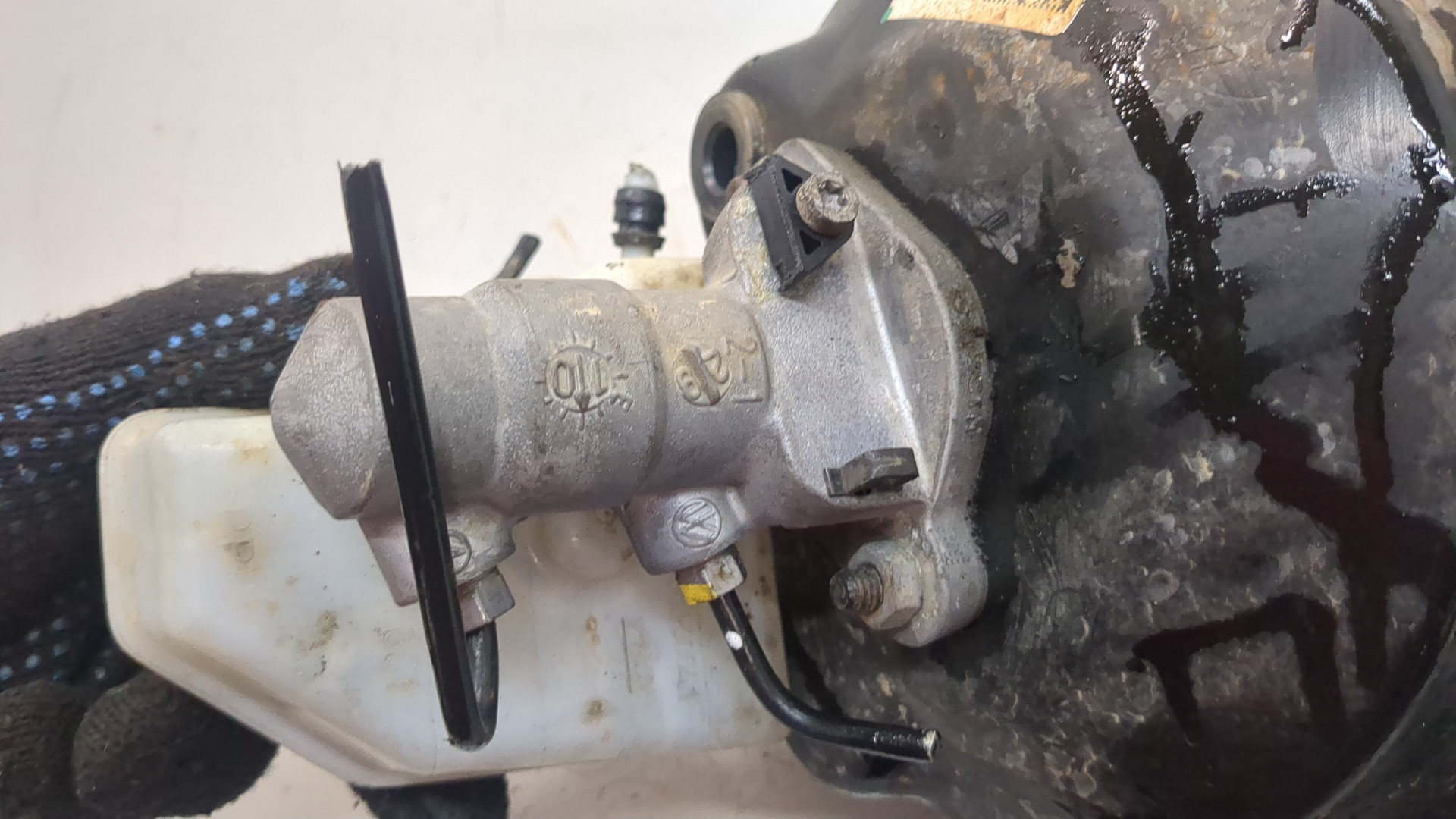 Цилиндр тормозной главный