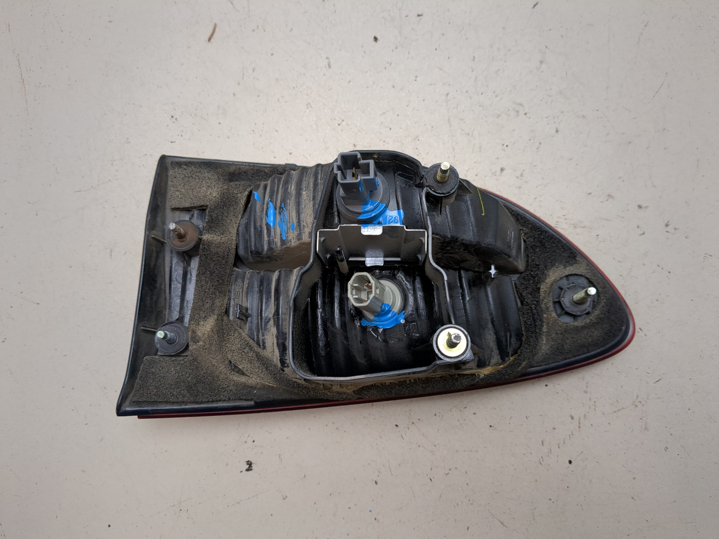 Фонарь задний внутренний левый