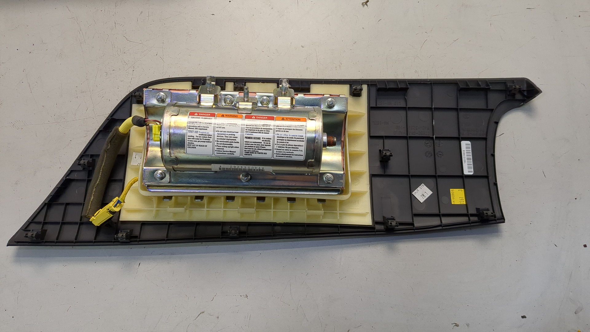 Подушка безопасности пассажирская (в торпедо)