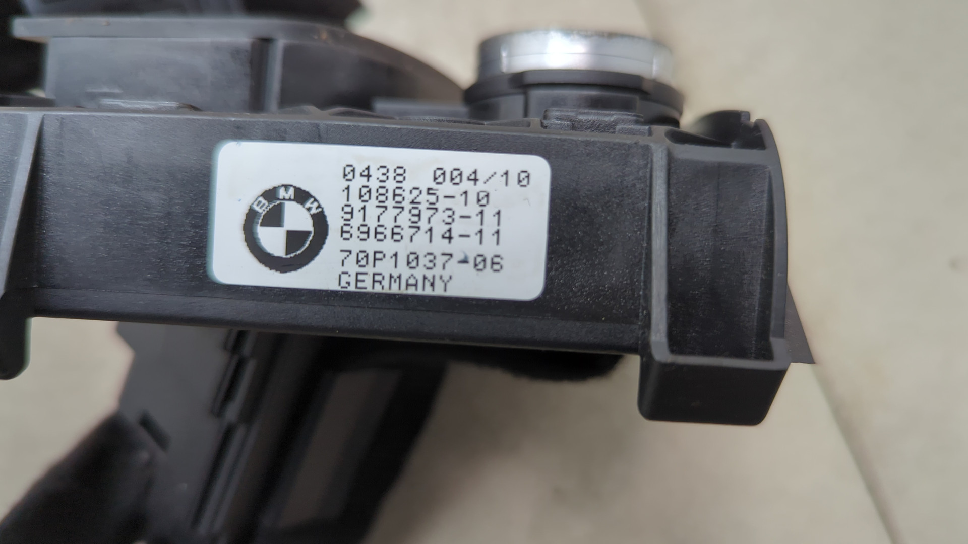 Кнопка запуска двигателя