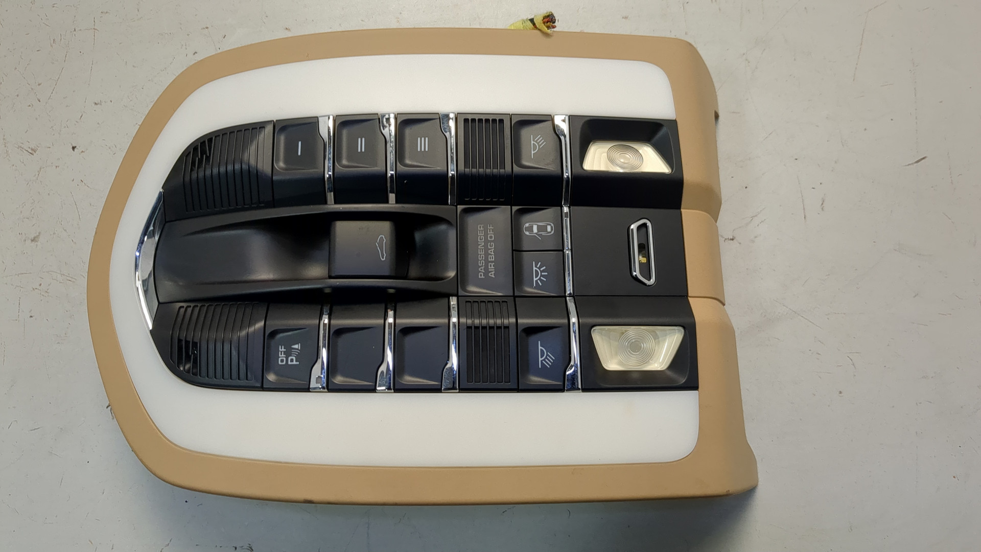 Плафон салонный