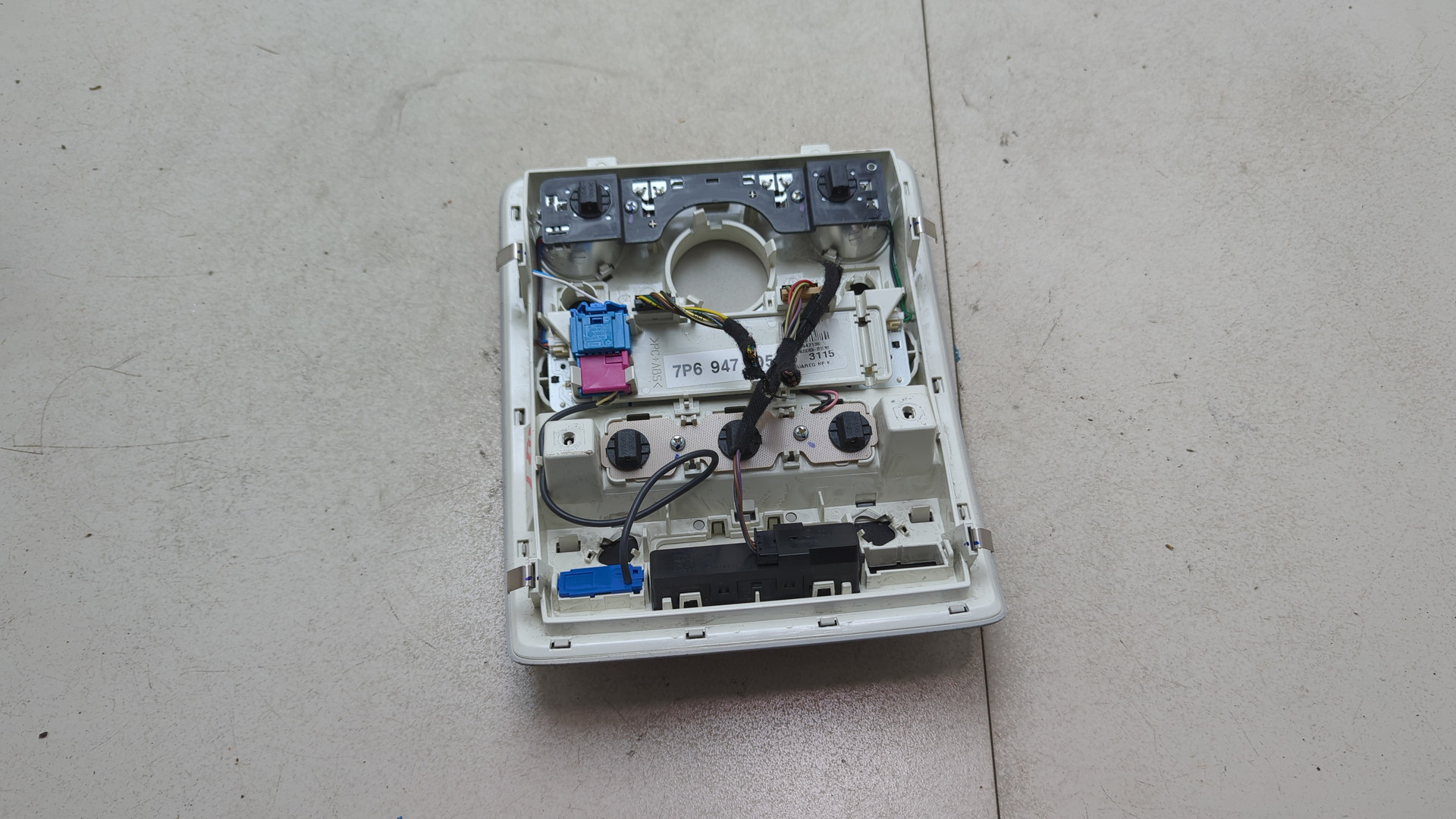 Плафон салонный