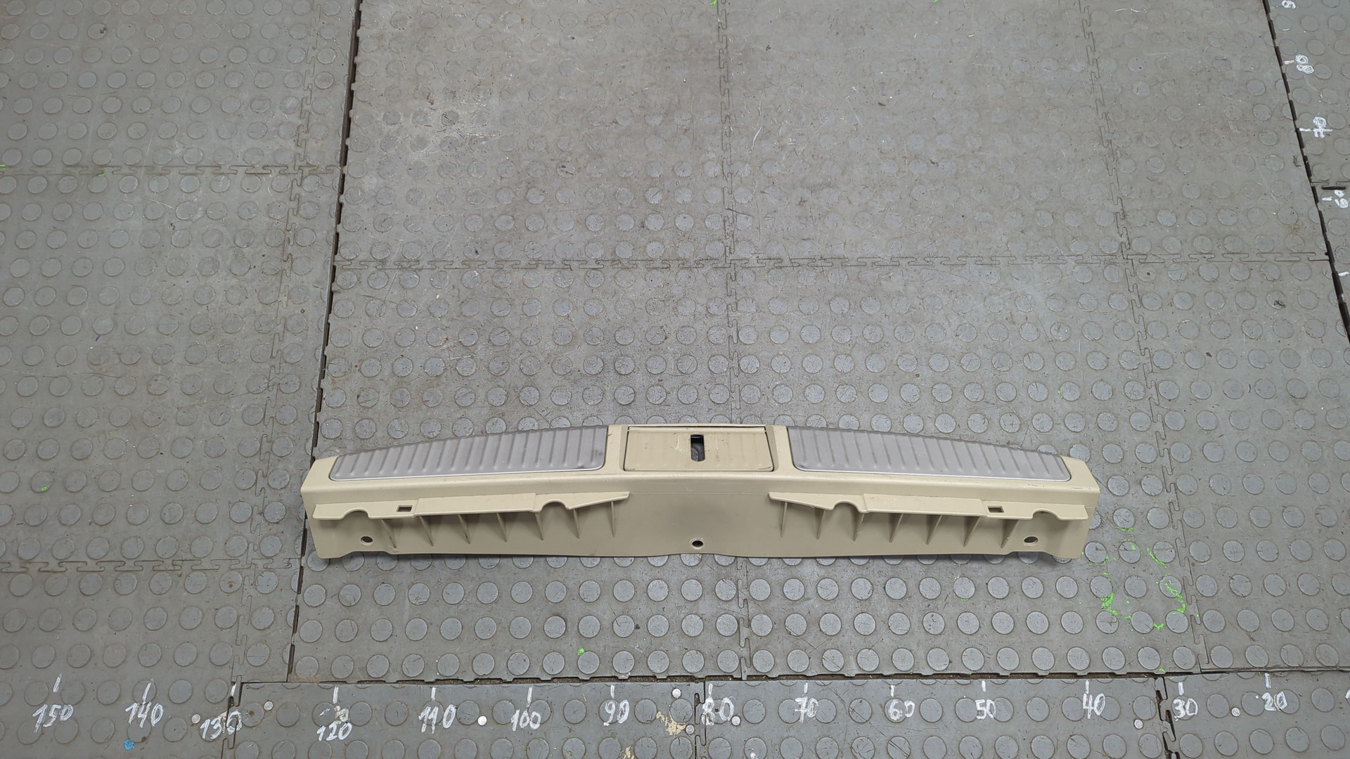 Обшивка багажника