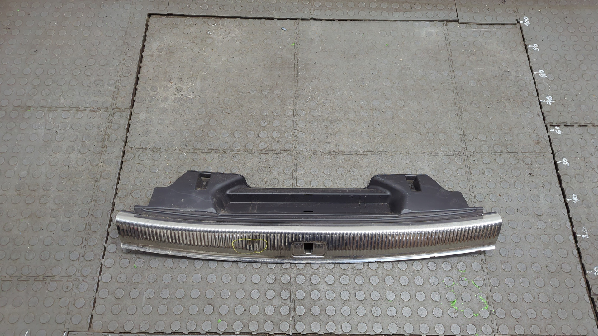 Обшивка багажника