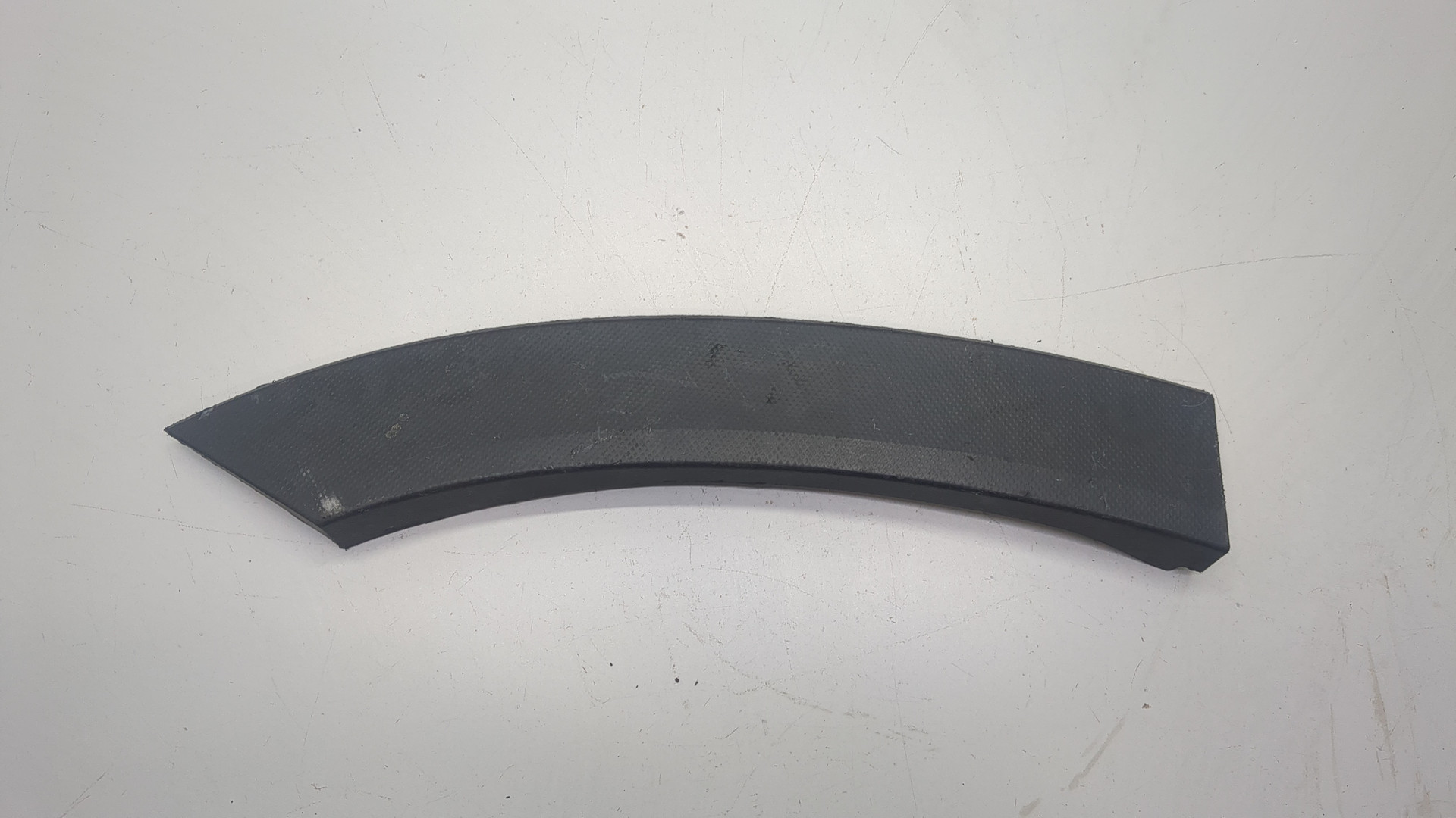 Молдинг заднего крыла правого
