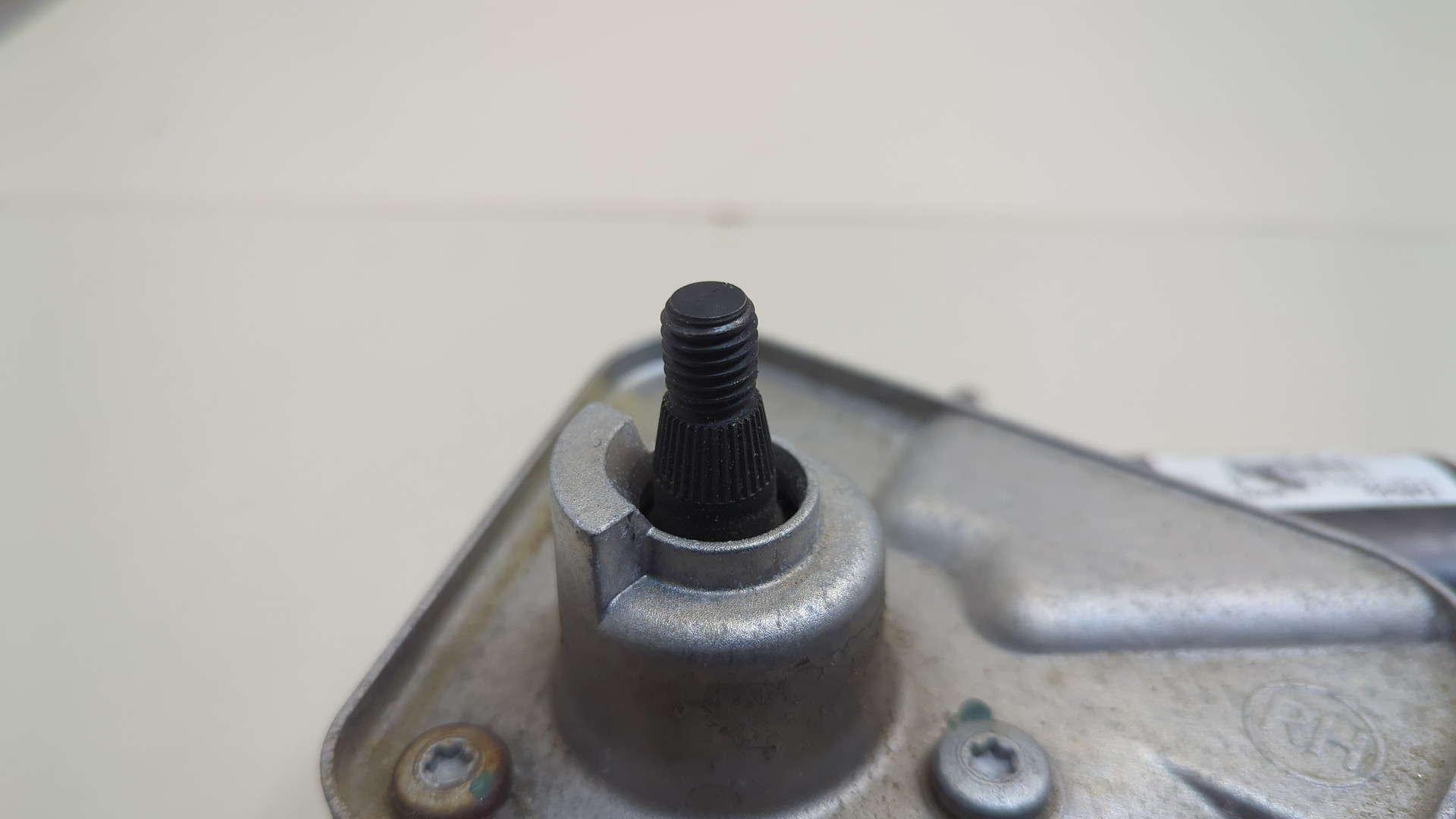 Моторчик стеклоочистителя передний