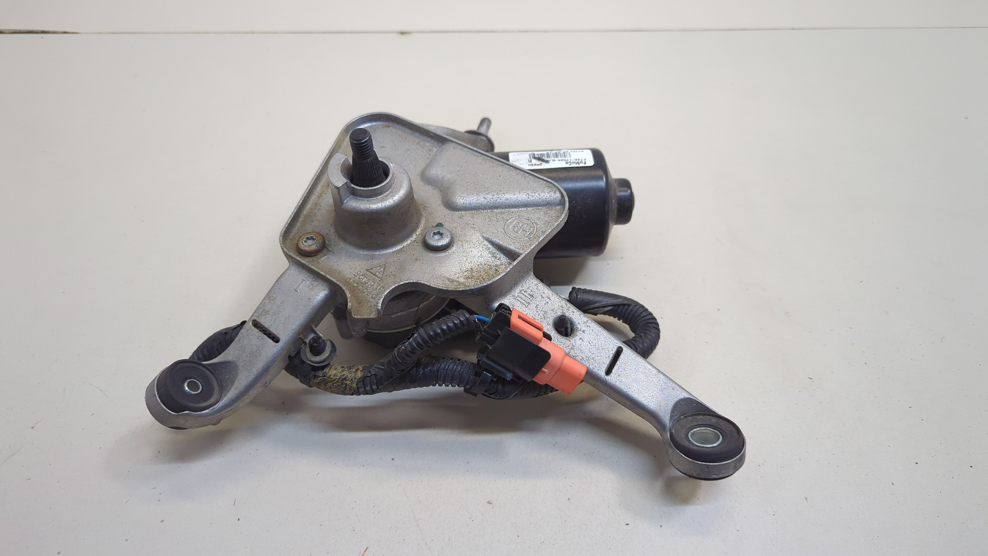 Моторчик стеклоочистителя передний